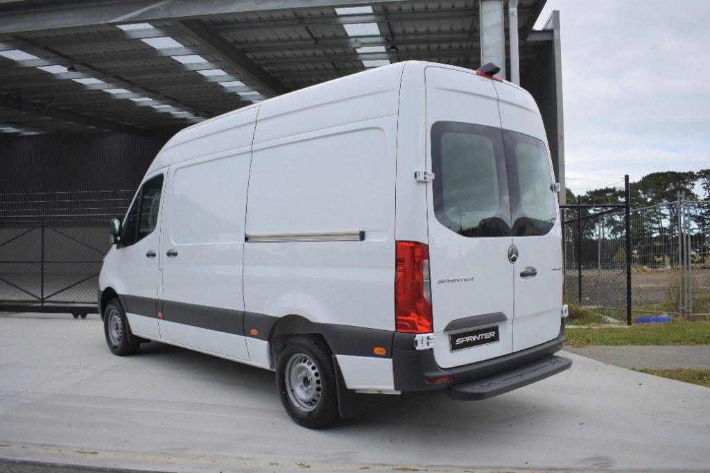 2024 Mercedes-Benz Sprinter 317 MWB