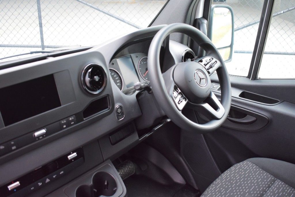 2023 Mercedes-Benz Sprinter 317 MWB