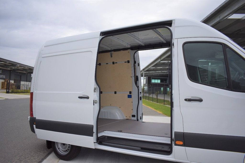 2023 Mercedes-Benz Sprinter 317 MWB