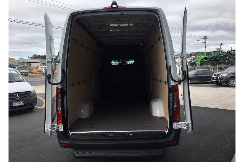 2023 Mercedes-Benz Sprinter 317 LWB