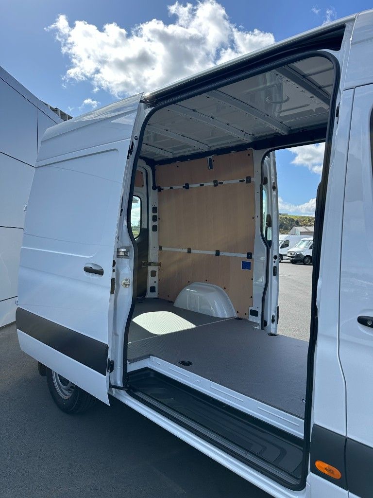 2025 Mercedes-Benz Sprinter 317 MWB Panel Van RWD