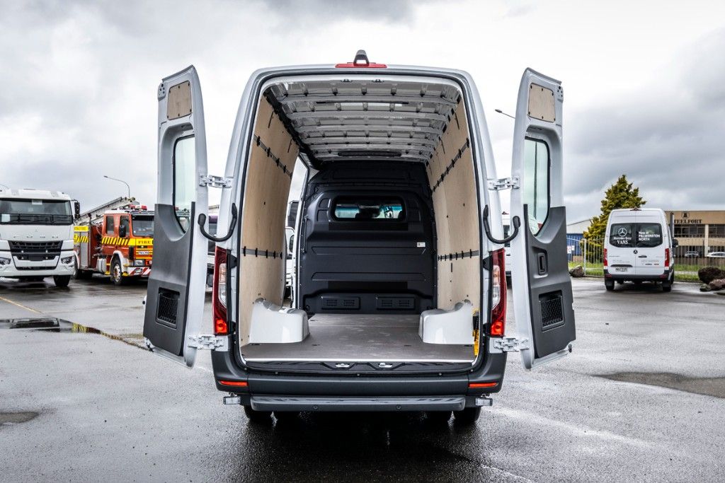 2023 Mercedes-Benz Sprinter 517 LWB