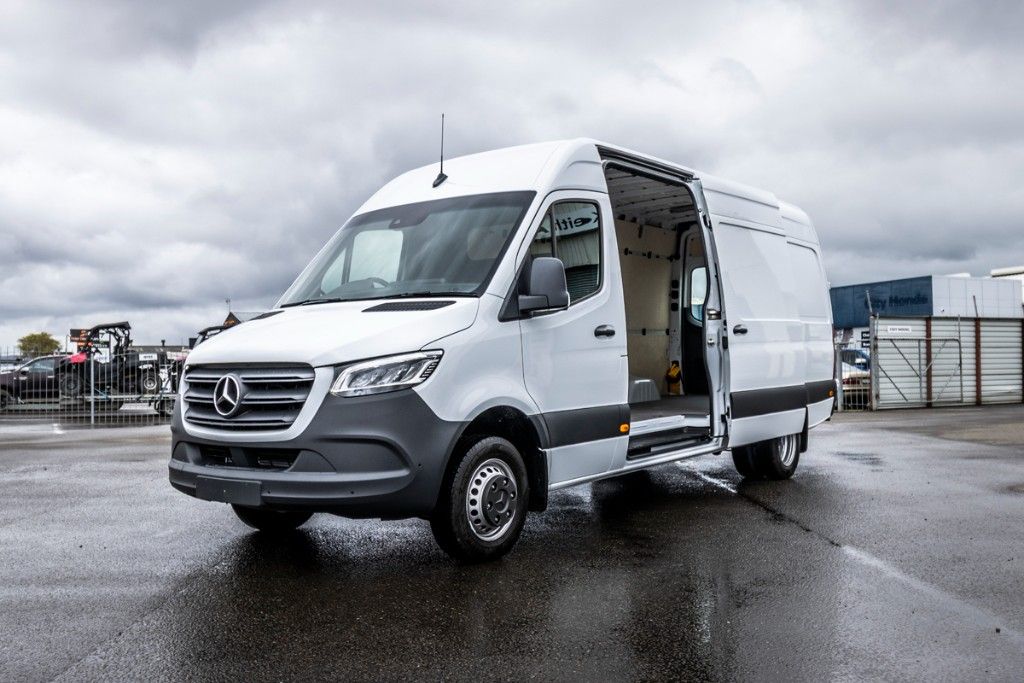 2023 Mercedes-Benz Sprinter 517 LWB