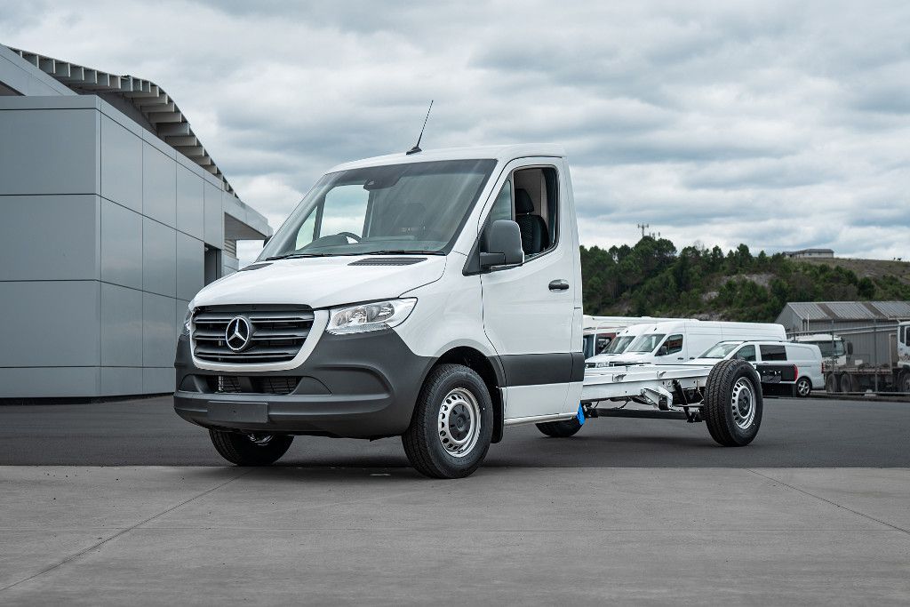 2025 Sprinter 415 FWD Camper Chassis 