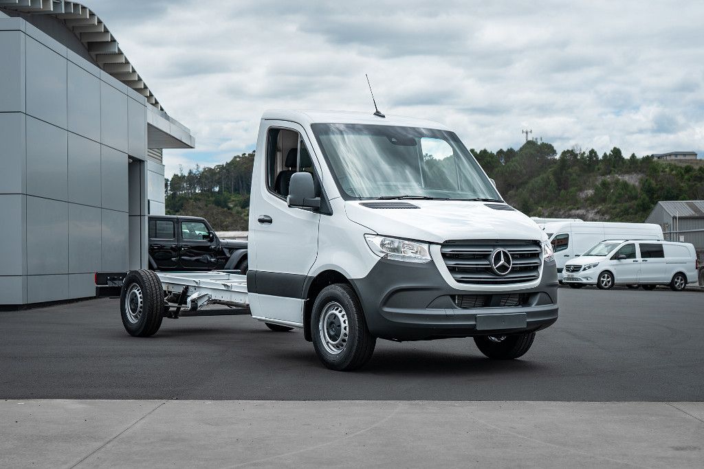 2025 Sprinter 415 FWD Camper Chassis 