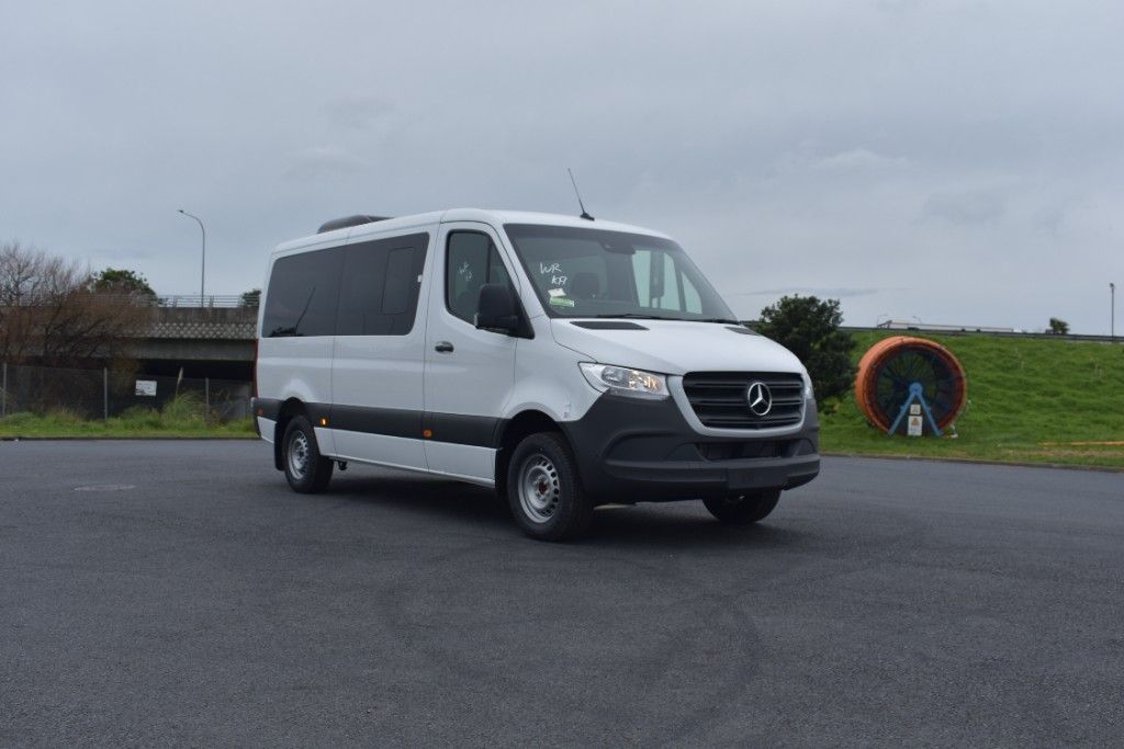 2025 Mercedes-Benz Sprinter 315 MWB Minibus RWD 