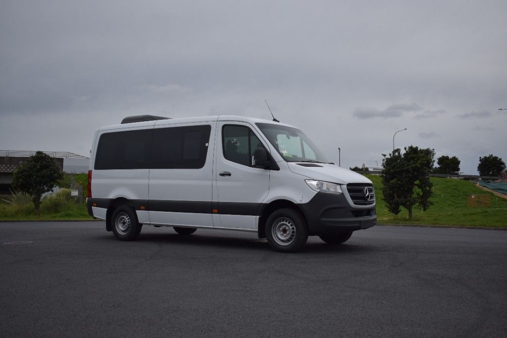 2025 Mercedes-Benz Sprinter 315 MWB Minibus RWD 