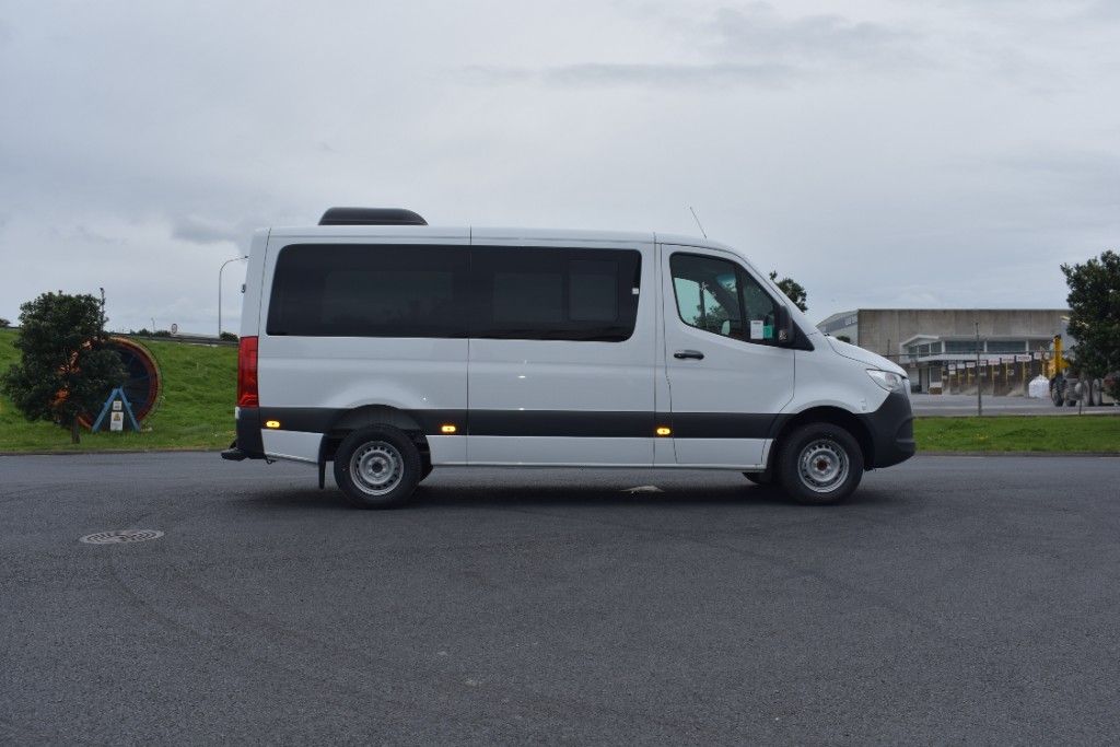 2025 Mercedes-Benz Sprinter 315 MWB Minibus RWD 