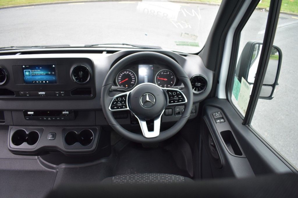 2025 Mercedes-Benz Sprinter 315 MWB Minibus RWD 