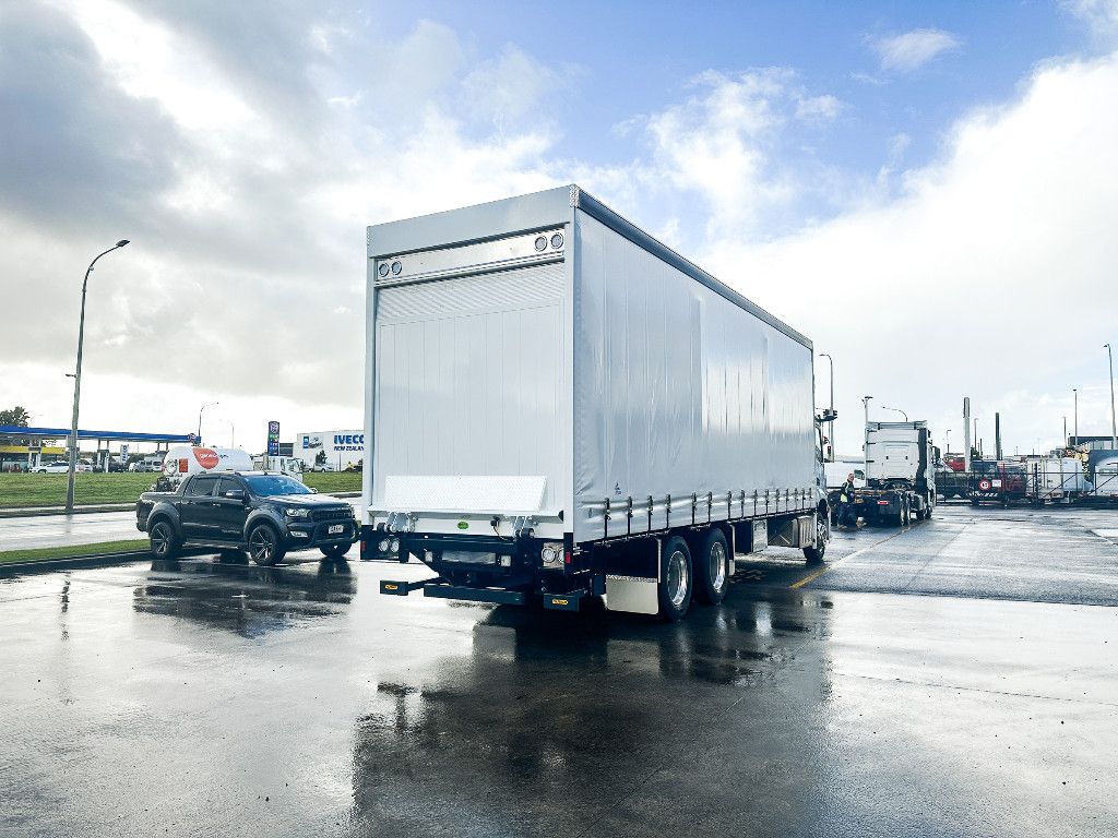 2023 Mercedes-Benz Actros5 2635L 6x2 18 Pallet Curtainsider