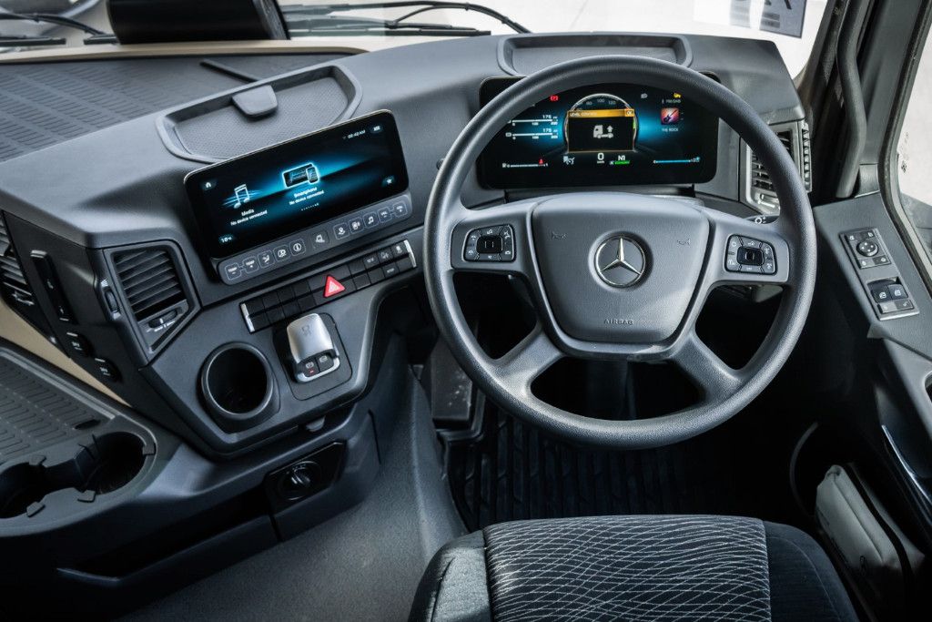 2023 Mercedes-Benz Arocs5 3253L 8x4 L Cab
