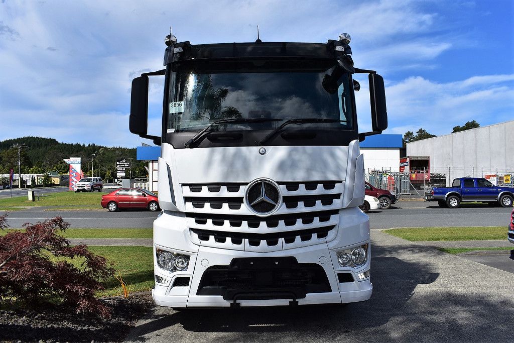 2025 Mercedes-Benz Arocs5 3253L 8x4 L Classic Cab