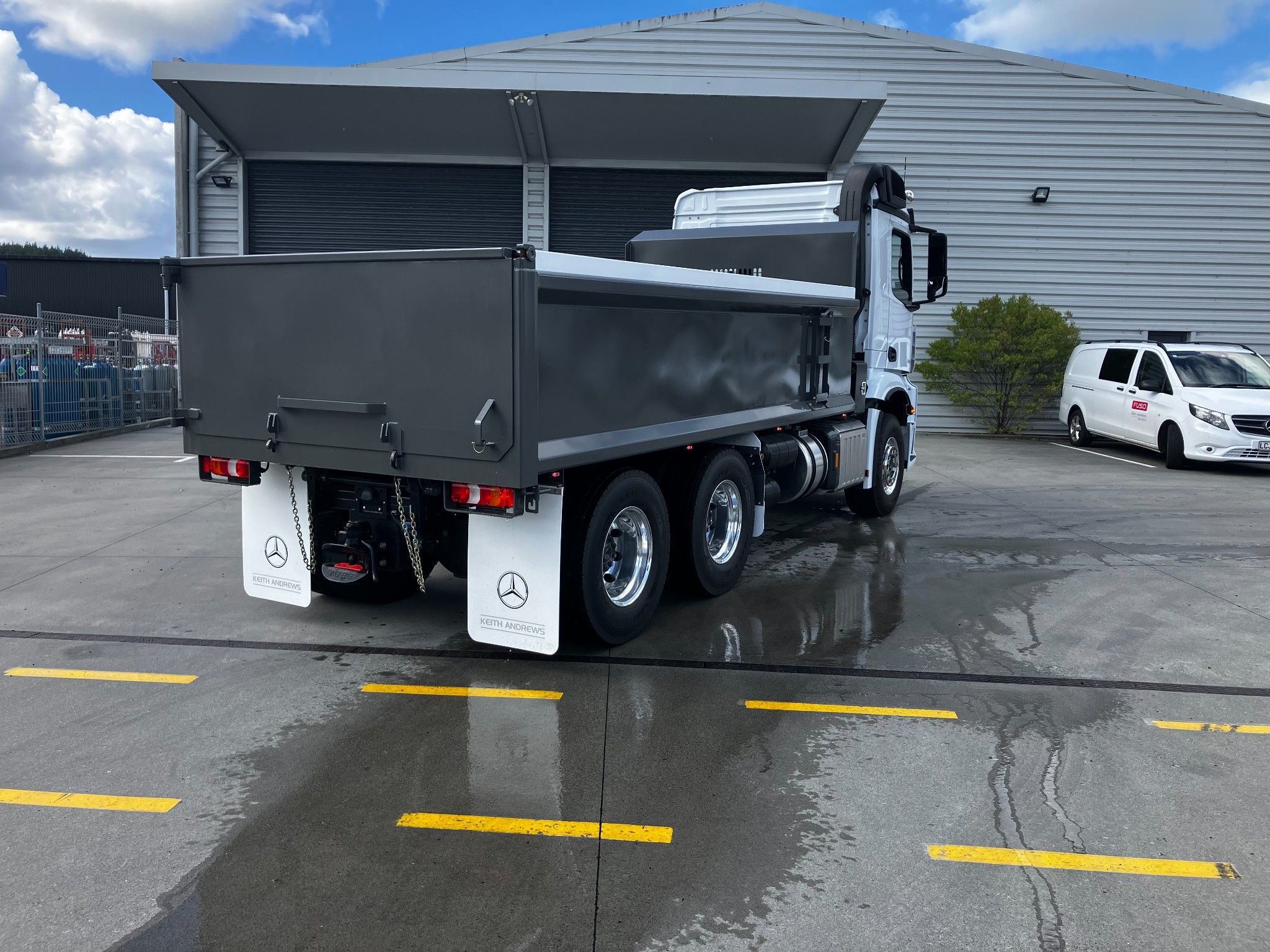** READY TO GO ** 2025 Mercedes Benz Arocs 2653 M-Cab ClassicSpace Hardox Tipper