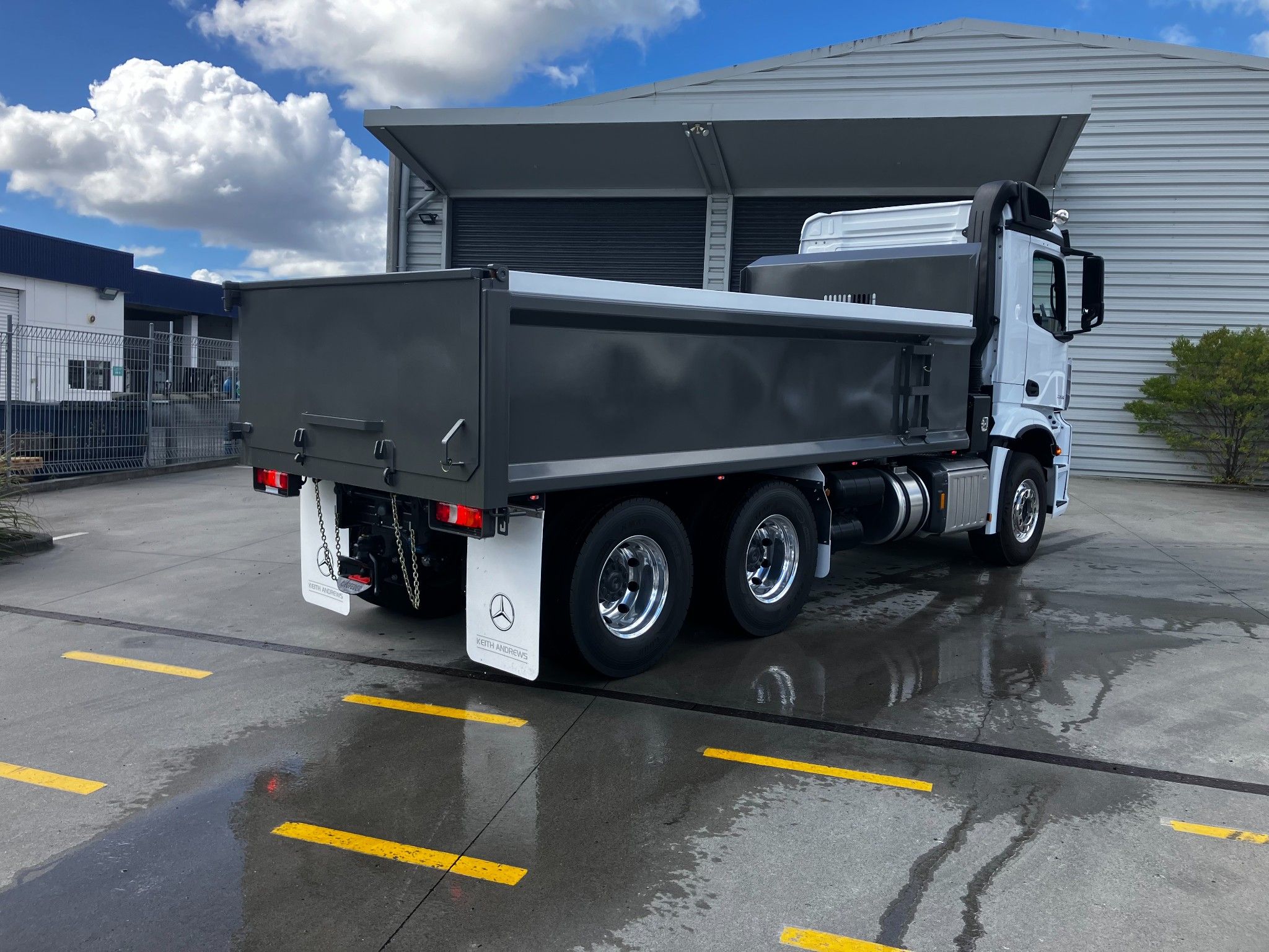** READY TO GO ** 2025 Mercedes Benz Arocs 2653 M-Cab ClassicSpace Hardox Tipper