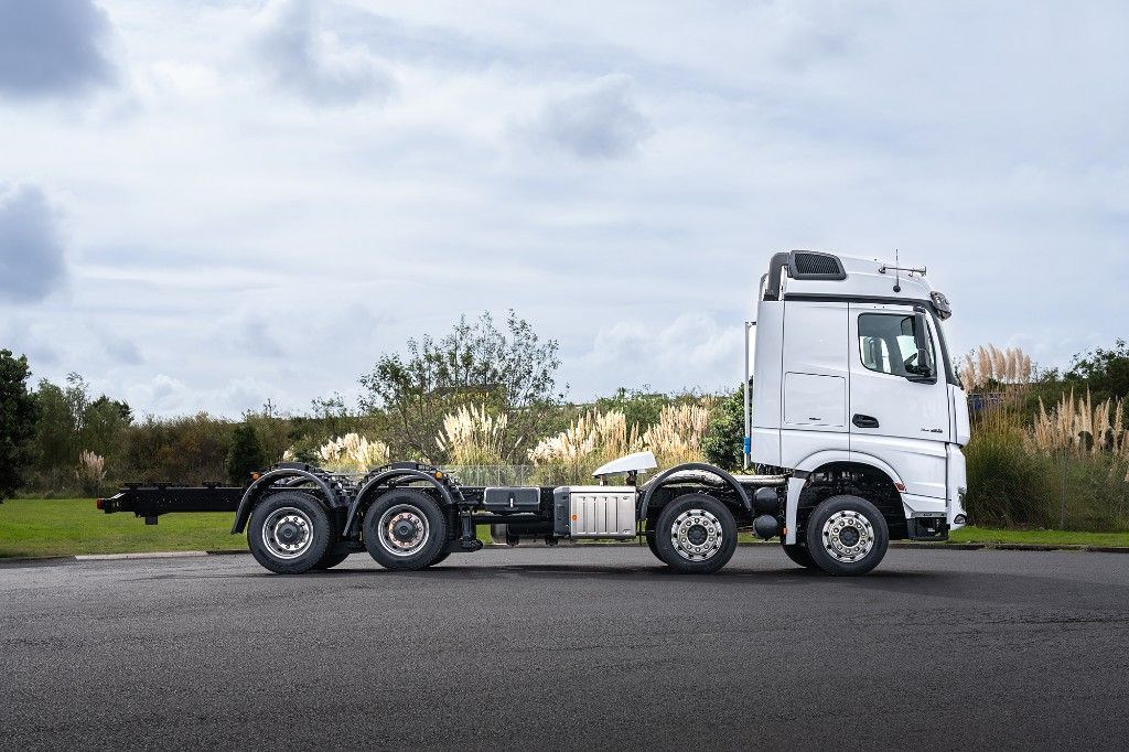 2025 Mercedes-Benz Arocs5 3263L 8x4 StreamSpace Cab