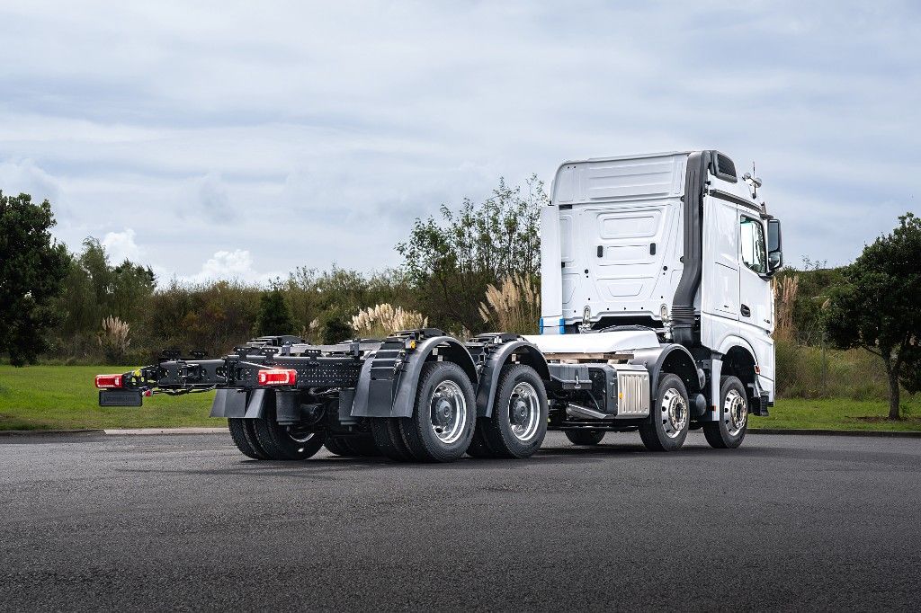 2025 Mercedes-Benz Arocs5 3263L 8x4 StreamSpace Cab