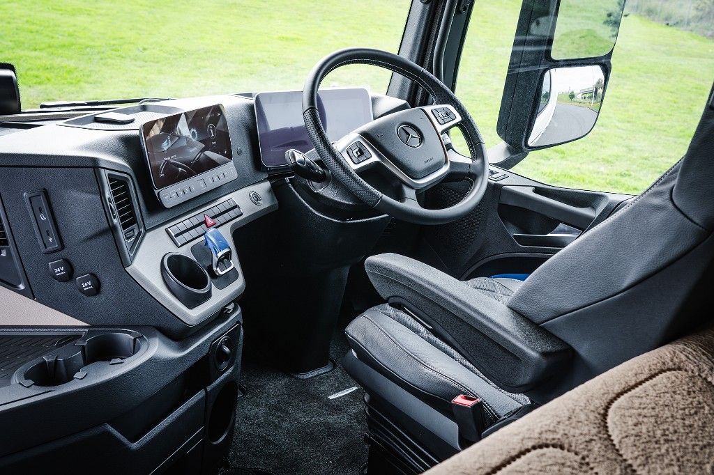 2025 Mercedes-Benz Arocs5 3263L 8x4 StreamSpace Cab