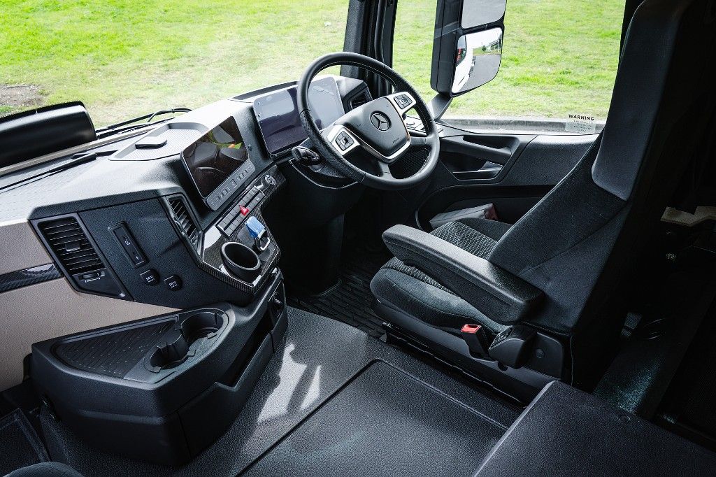 2025 Mercedes-Benz Arocs 3258 ClassicSpace M-Cab