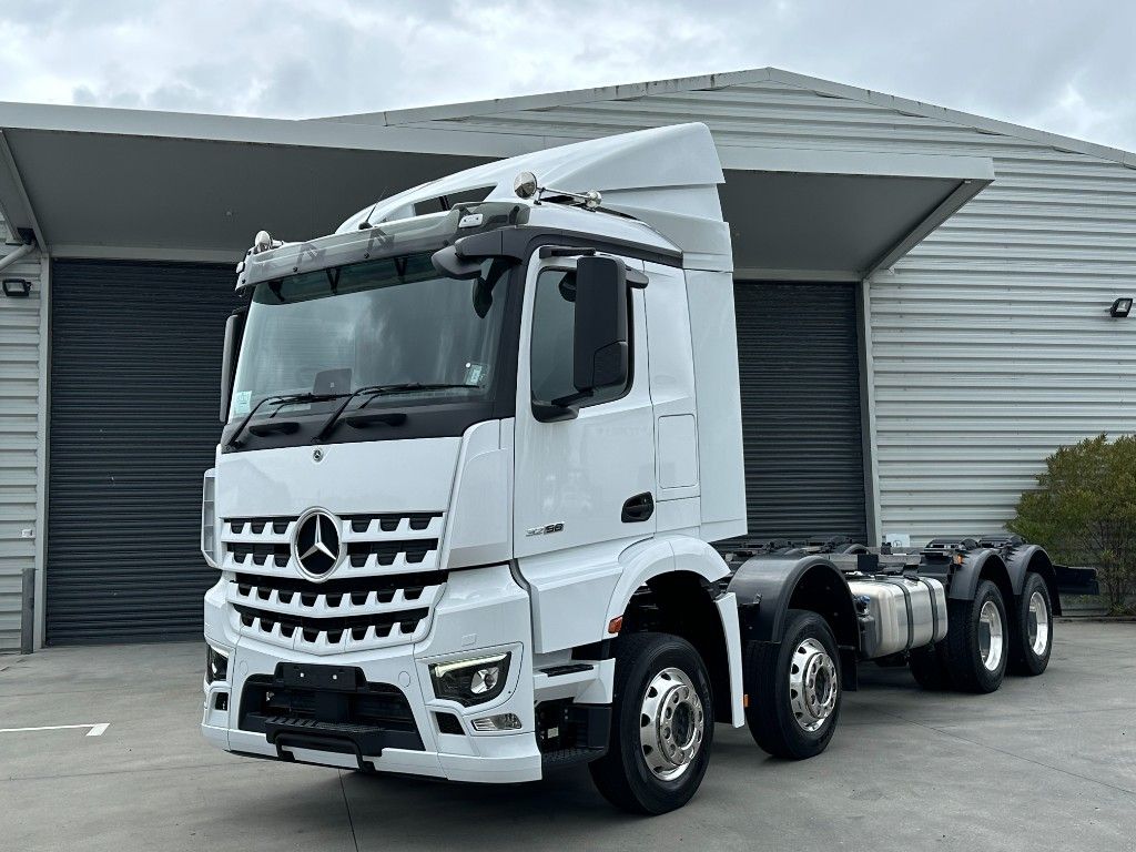 2025 Mercedes-Benz Arocs 3258 ClassicSpace M-Cab