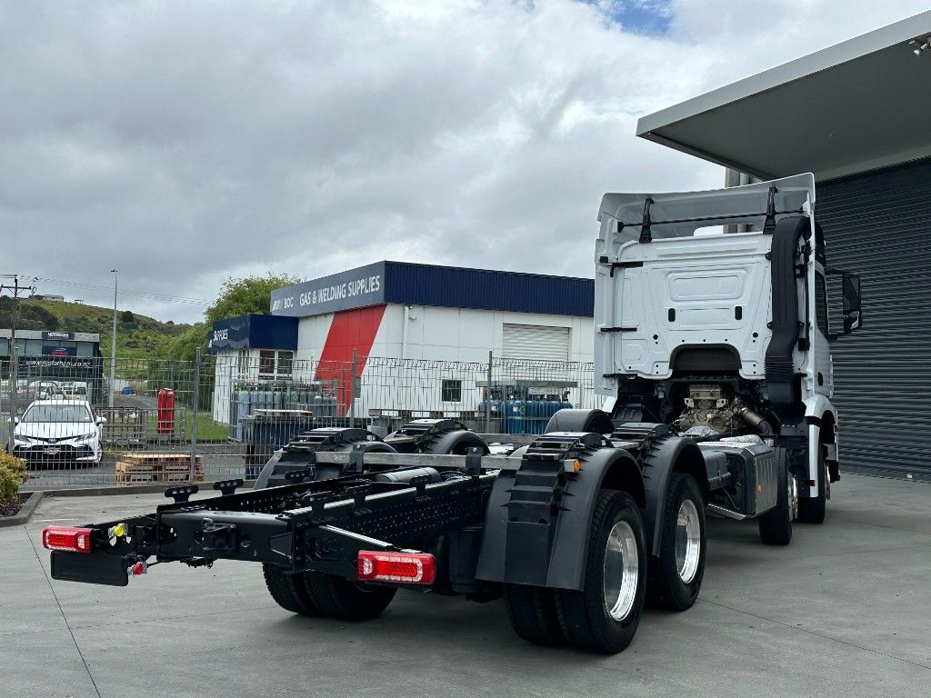 2025 Mercedes-Benz Arocs 3258 ClassicSpace M-Cab