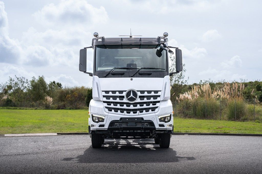2025 Mercedes-Benz Arocs5 3258 8x4 L ClassicSpace Cab