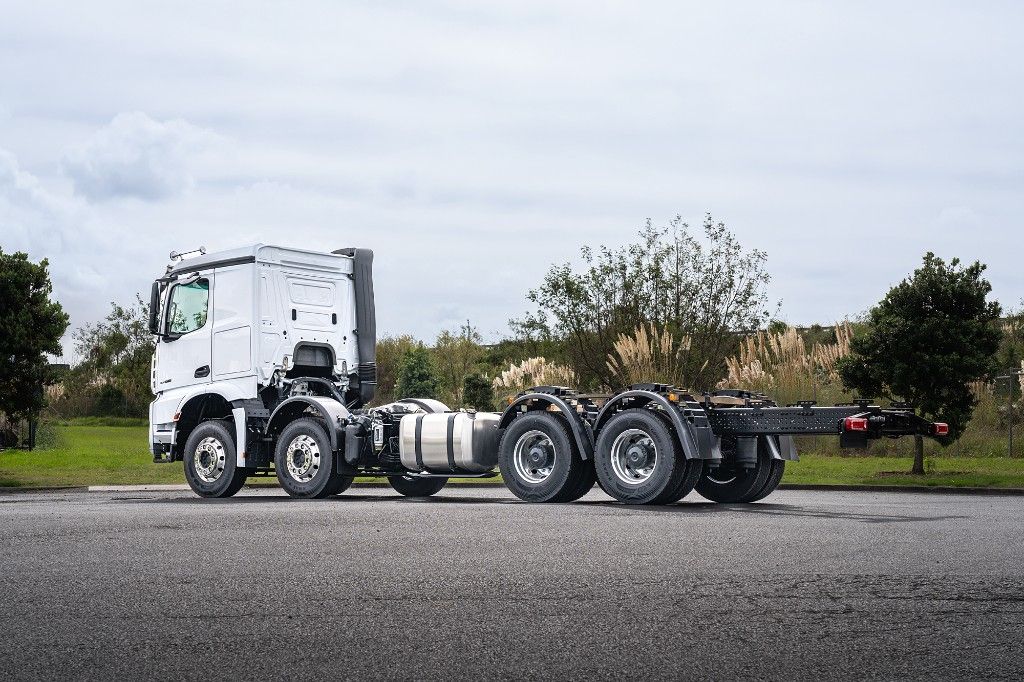 2025 Mercedes-Benz Arocs5 3258 8x4 L ClassicSpace Cab