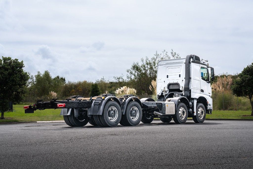 2025 Mercedes-Benz Arocs5 3258 8x4 L ClassicSpace Cab