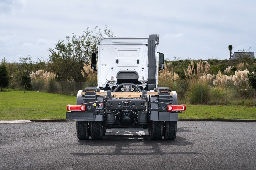 2025 Mercedes-Benz Arocs5 3258 8x4 L ClassicSpace Cab