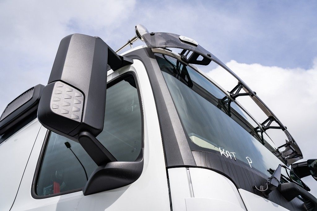 2025 Mercedes-Benz Arocs5 3258 8x4 L ClassicSpace Cab