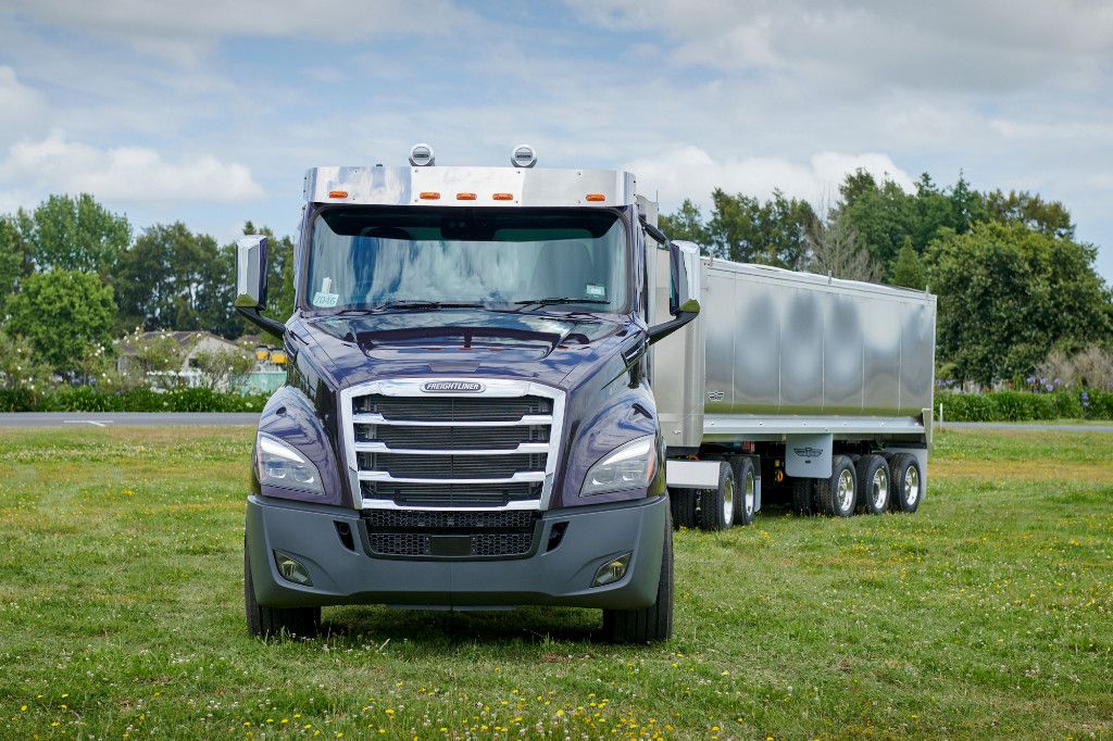 Cascadia 126 Alloy bulk tipper and trailer 