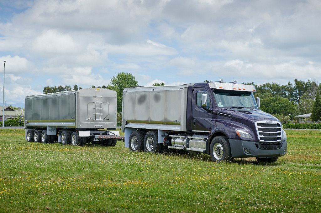 Cascadia 126 Alloy bulk tipper and trailer 