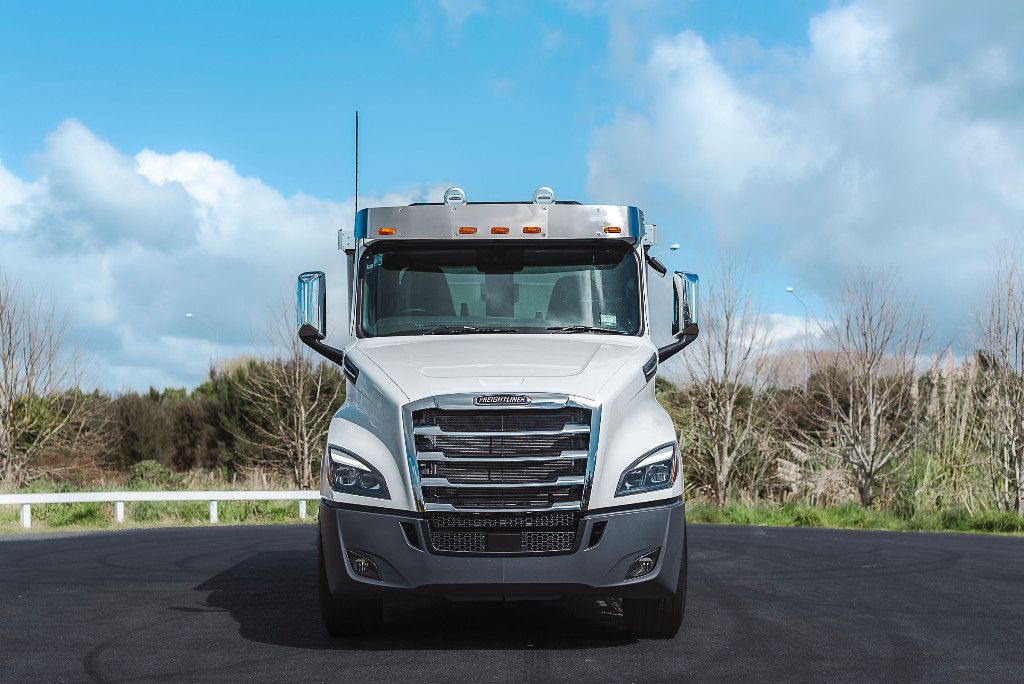 Freightliner 2023 Cascadia 126 6x4 Alloy Bulk Tipper