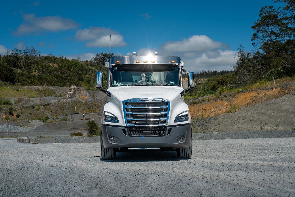 2025 Freightliner Cascadia 126 6x4 Alloy Bulk Tipper & Trailer 