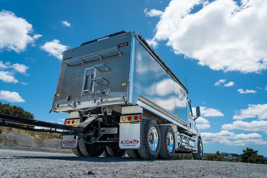 2025 Freightliner Cascadia 126 6x4 Alloy Bulk Tipper & Trailer 