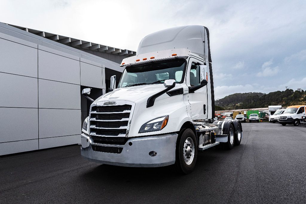 Freightliner Cascadia 116 6x4 Day Cab Tractor Spec