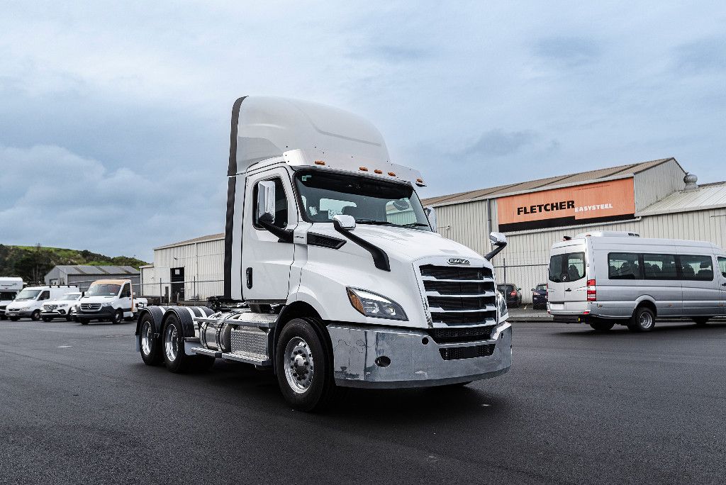 Freightliner Cascadia 116 6x4 Day Cab Tractor Spec