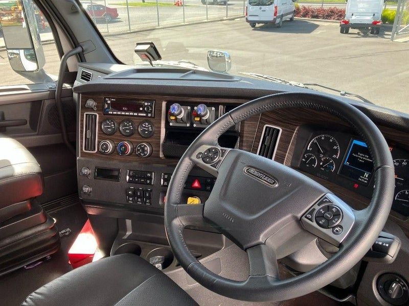 Freightliner Cascadia 116 6x4 Day Cab Tractor Spec