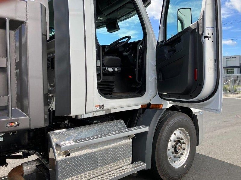 Freightliner Cascadia 116 6x4 Day Cab Tractor Spec
