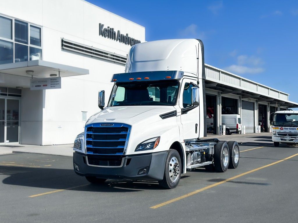 Freightliner Cascadia 116 6x4 Day Cab Tractor Spec