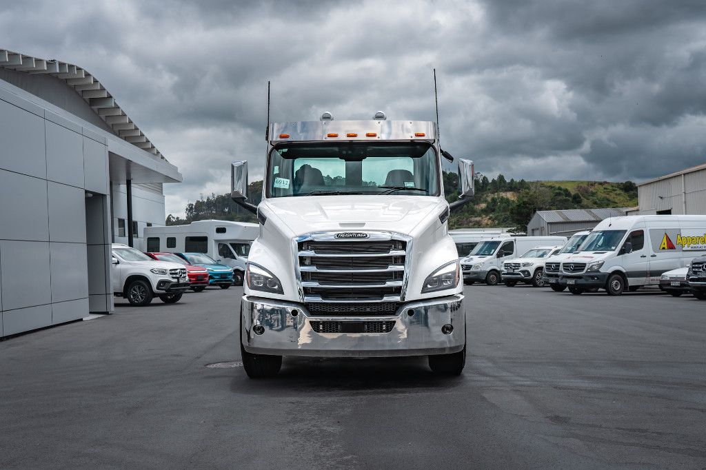 Freightliner Cascadia 116 Tipper Spec