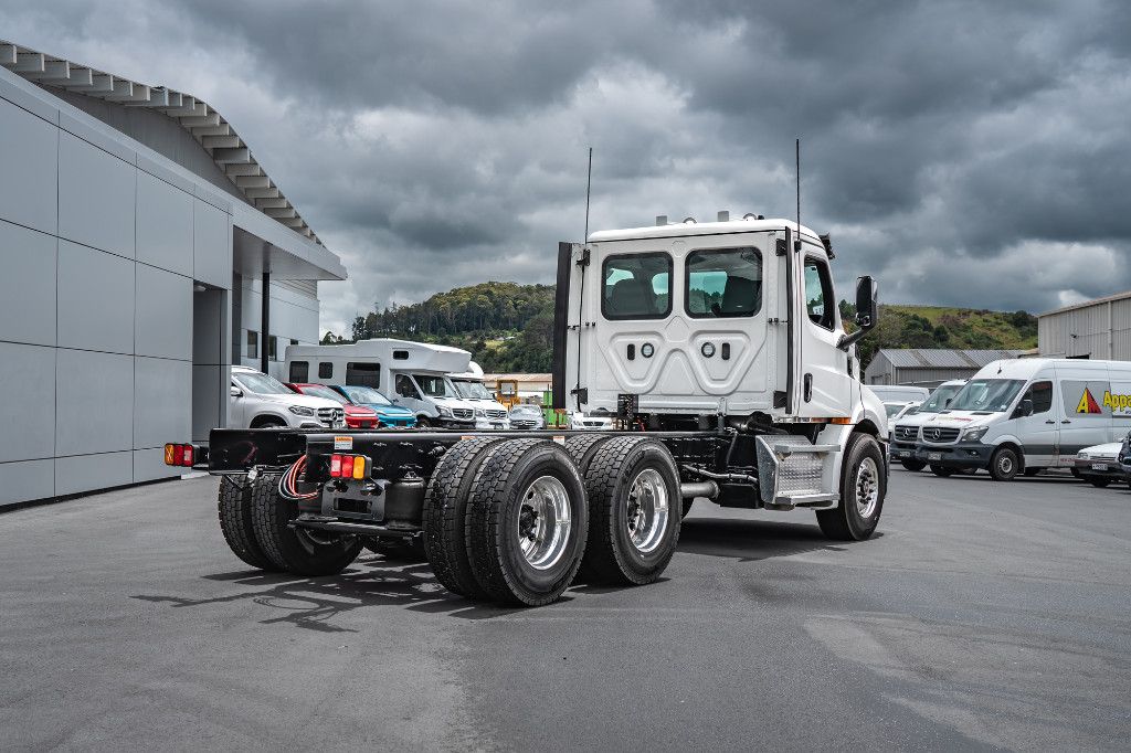 Freightliner Cascadia 116 Tipper Spec