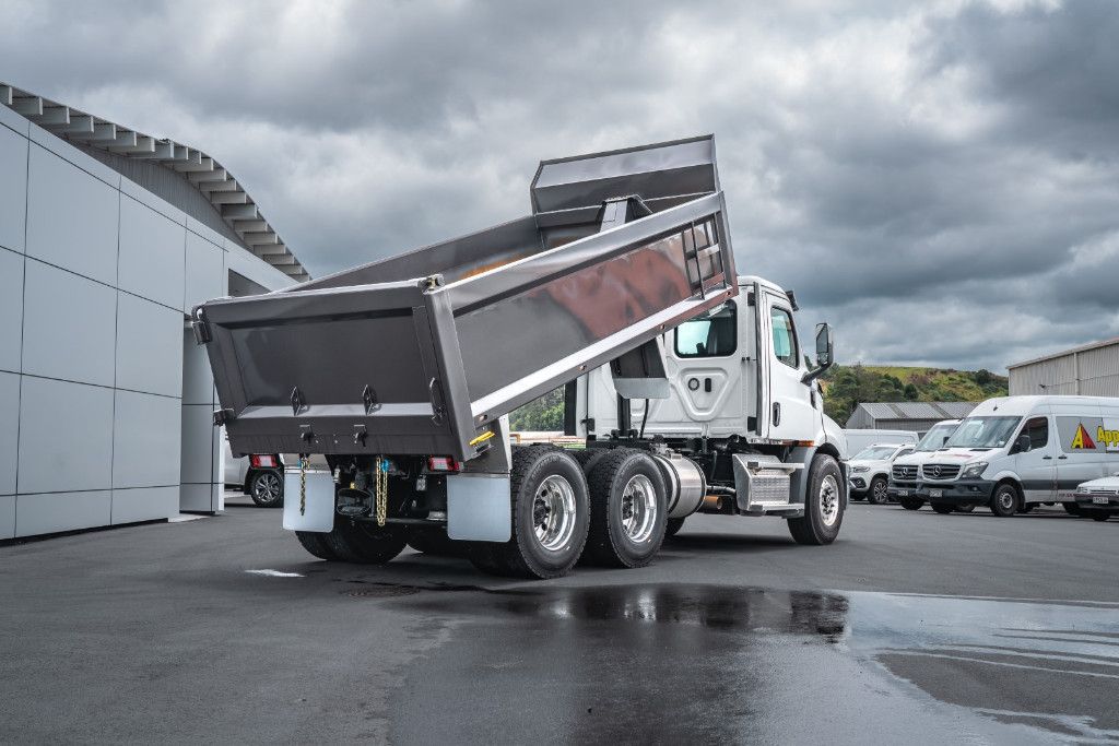 2025 Freightliner Cascadia 116 6x4 Steel Tipper