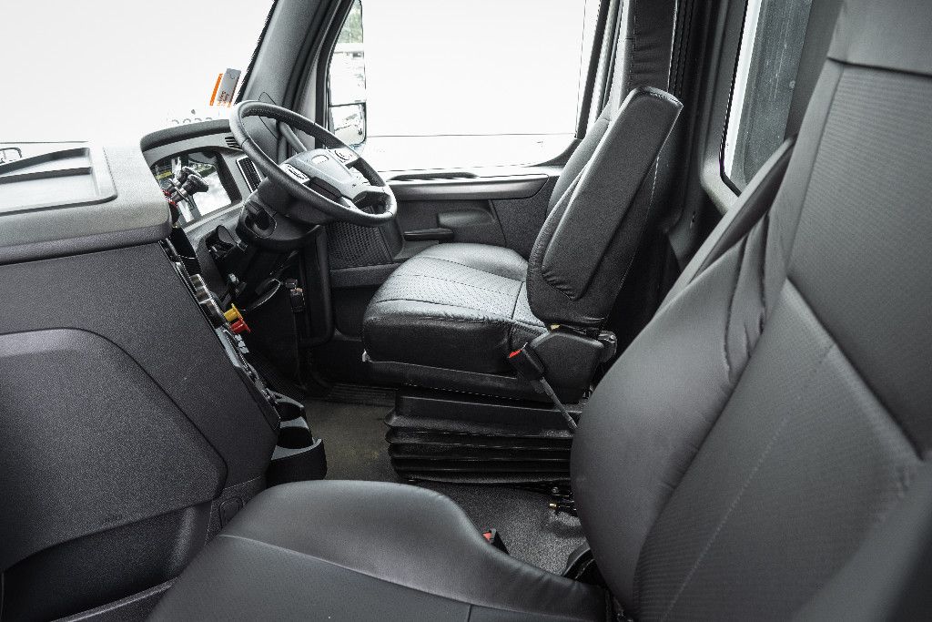 2025 Freightliner Cascadia 116 6x4 Steel Tipper