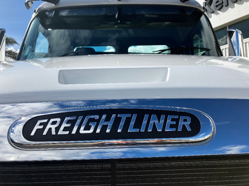 2025 Freightliner Cascadia 126 Day Cab Tractor