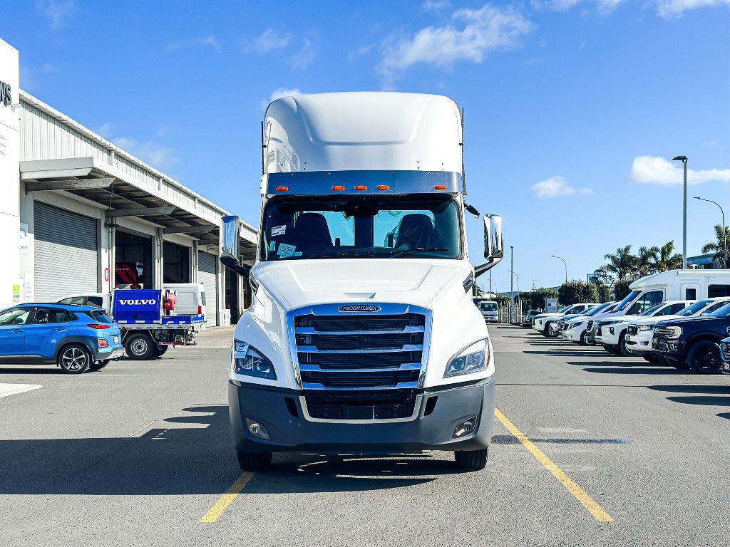 2024 Freightliner Cascadia 126 Day Cab Tractor