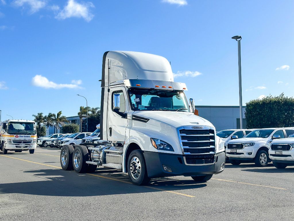 2024 Freightliner Cascadia 126 Day Cab Tractor