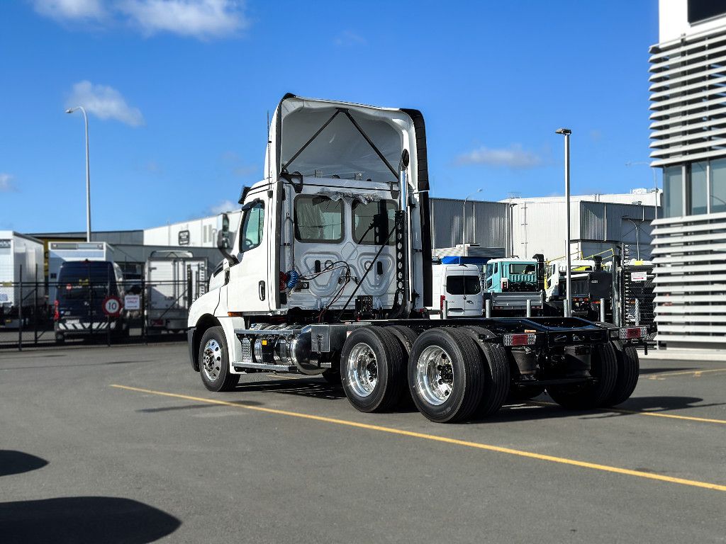 2024 Freightliner Cascadia 126 Day Cab Tractor