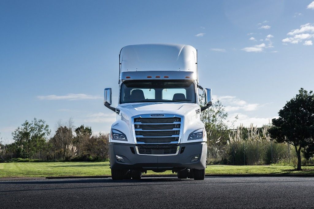 2025 Freightliner Cascadia 126 Day Cab Tractor
