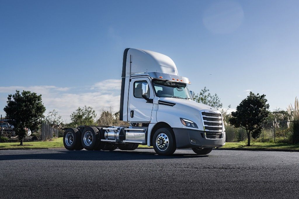 2025 Freightliner Cascadia 126 Day Cab Tractor
