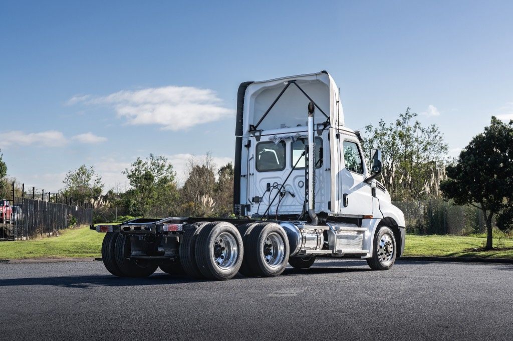 2025 Freightliner Cascadia 126 Day Cab Tractor